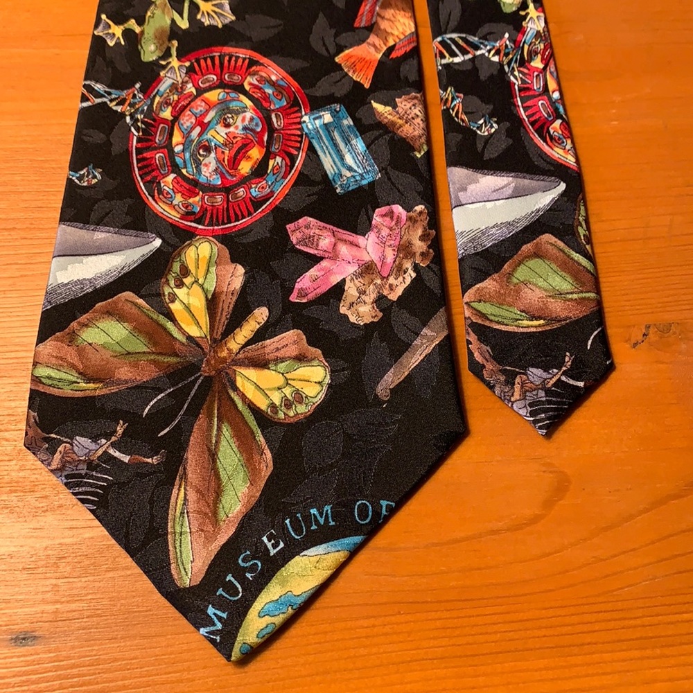 Vintage 1994 Nicole Miller 100% Silk tie. Museum of Natural History motif. 4in.